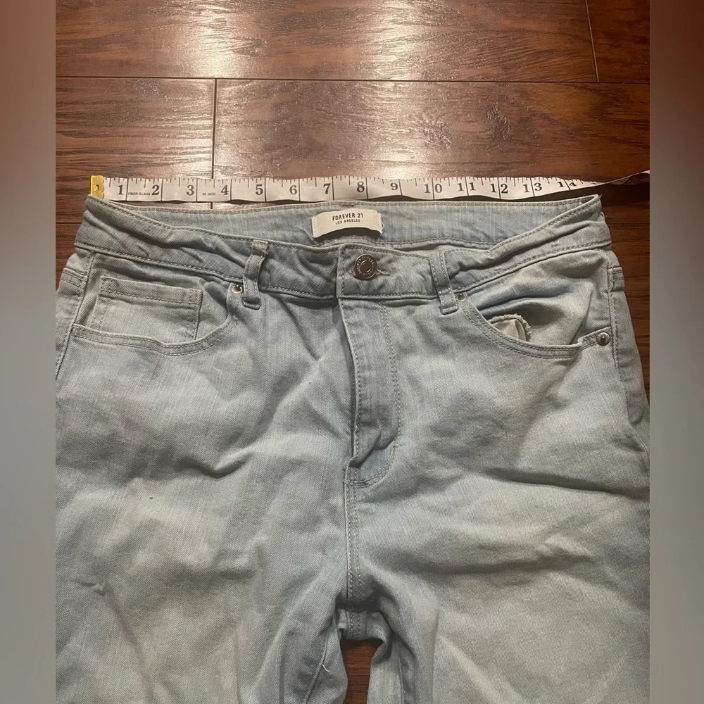 Forever 21 jeans size 28